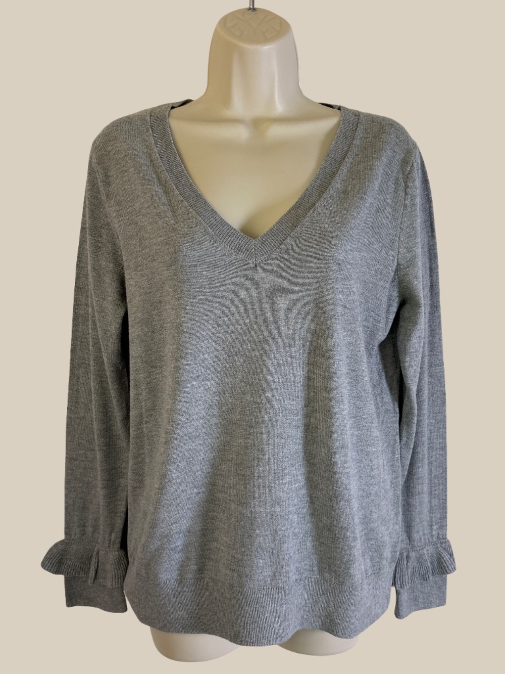 Banana Republic Women's Premium Luxe Ruffle Cuff V-Neck Grey Sweater NWT SZ M